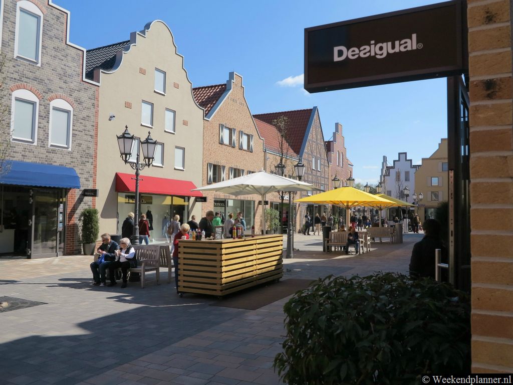 In het Factory Outlet Centrum (FOC) van Octrup zijn meer  dan 65 winkels en restaurants.